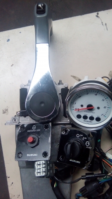 ขายชุดสวิทกุญแจสตาร์ทพร้อมเซฟตี้ปลั๊กเหลี่ยม suzuki