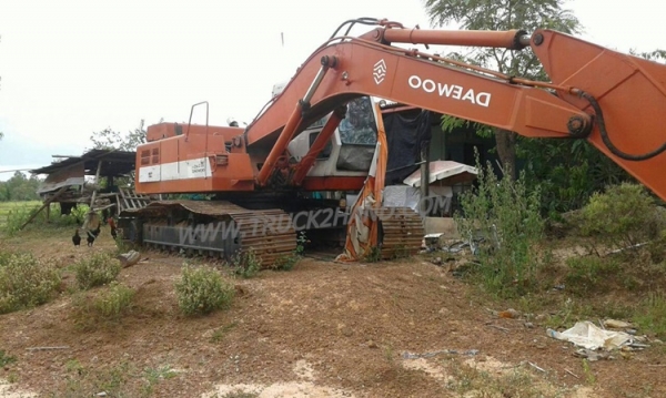 รถแบคโฮ ยี่ห้อ DAEWOO  รุ่น DH220LC  ปีจดทะเบียน 2540