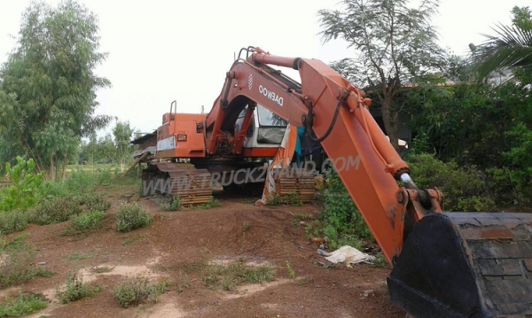 รถแบคโฮ ยี่ห้อ DAEWOO  รุ่น DH220LC  ปีจดทะเบียน 2540