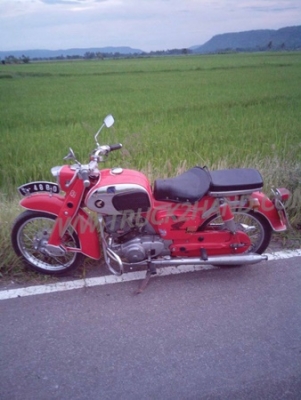 รถมอเตอร์ไซค์โบราณ ยี่ห้อ HONDA