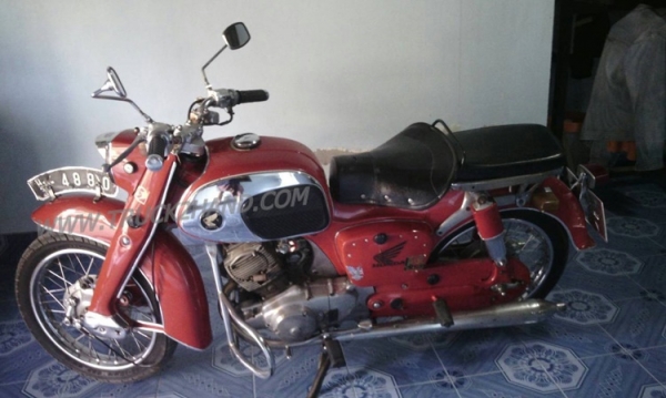 รถมอเตอร์ไซค์โบราณ ยี่ห้อ HONDA