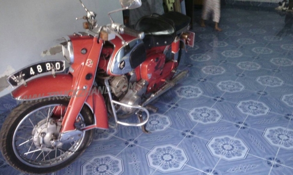 รถมอเตอร์ไซค์โบราณ ยี่ห้อ HONDA