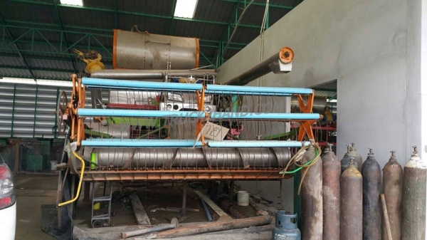 รถเกี่ยวข้าว สนใจสามารถติดต่อคุณเบนซ์ได้ ที่ 087-266-4840