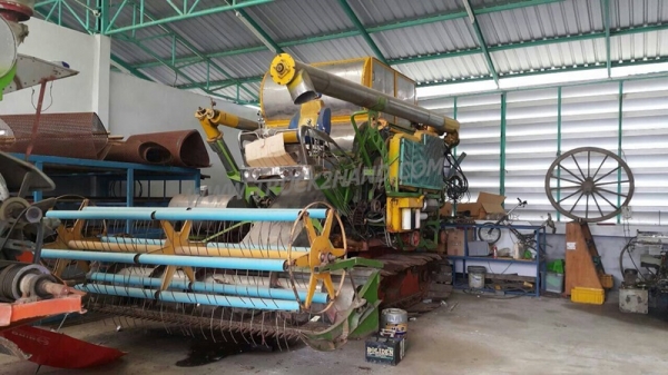 รถเกี่ยวข้าว สนใจสามารถติดต่อคุณเบนซ์ได้ ที่ 087-266-4840