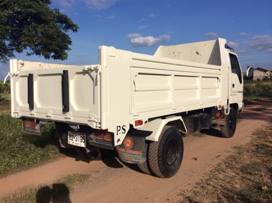 6ล้อISUZU ดั๊ม2เพลา (4WD) เครื่อง4HG1 (130 แรง)ครัทซีใหญ่ ช่วงล่างใหญ่ พาว์เวอร์ ไฟฟ้า รถเดิมๆสภาพสวยจัด มีสโลพร้อมใช้งาน ขาย 600,000 บาท (ศุภากร 081-1903107, 081-4252943)