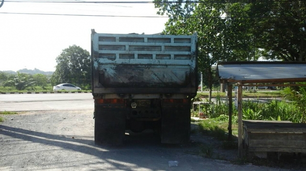 ขายรถบรรทุก 10 ล้อดัมพ์ ISUZU ROCKY 195 แรงม้า ราคา 870000