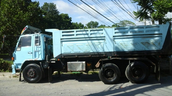 ขายรถบรรทุก 10 ล้อดัมพ์ ISUZU ROCKY 195 แรงม้า ราคา 870000