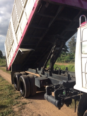 HINO10ล้อ F18 ดั๊ม 2เพลา เครื่องดี ครัทซีสวย แอร์เย็น พวงมาลัยพาว์เวอร์ เบรคจิ๊ฟฟี่ ขาย 700,000 บาท (ศุภากร 081-1903107, 081-4252943)