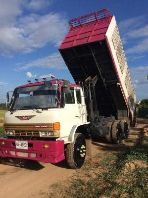 HINO10ล้อ F18 ดั๊ม 2เพลา เครื่องดี ครัทซีสวย แอร์เย็น พวงมาลัยพาว์เวอร์ เบรคจิ๊ฟฟี่ ขาย 700,000 บาท (ศุภากร 081-1903107, 081-4252943)