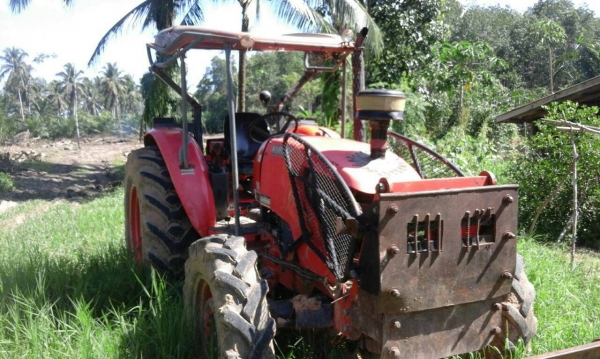 รถไถ KUBOTA 7040  ,  2 เพลา.     สนใจติดต่อ  081 - 6079515