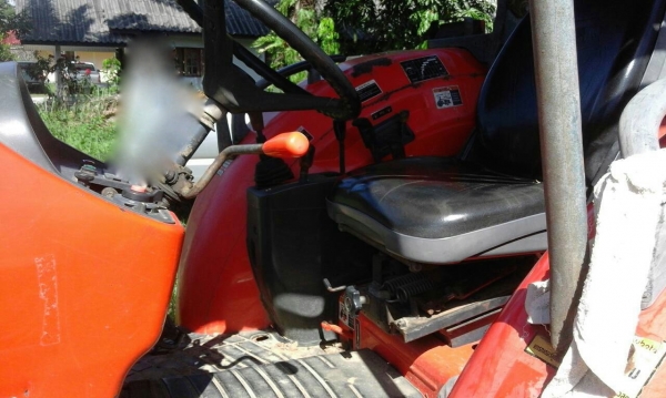 รถไถ KUBOTA 7040  ,  2 เพลา.     สนใจติดต่อ  081 - 6079515