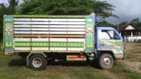 รถอีซูซุ 6 ล้อดั้ม NPR  110 แรงม้า.     สนใจติดต่อ  081 - 6079515