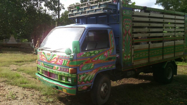 รถอีซูซุ 6 ล้อดั้ม NPR  110 แรงม้า.     สนใจติดต่อ  081 - 6079515