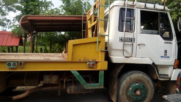 รถสิบล้อหัวลาก