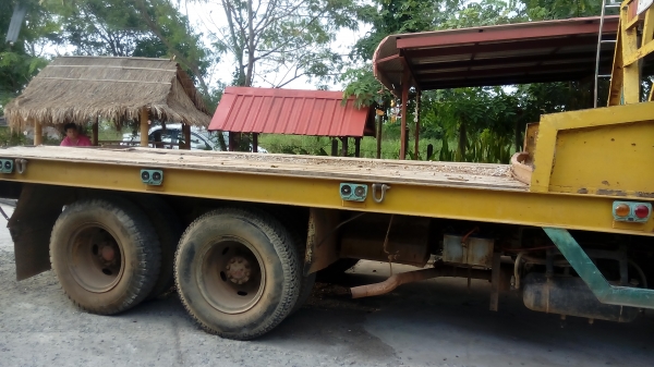 รถสิบล้อหัวลาก