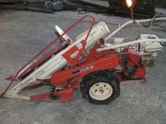 ขายรถเกี่ยวข้าวแบบเดินตาม1แถว คุโบต้า เกี่ยวแบบมัดทั้งข้าวและหญ้า สภาพพร้อมใช้งาน ราคาเริ่มต้น 9500-15000 บาท