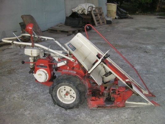 ขายรถเกี่ยวข้าวแบบเดินตาม1แถว คุโบต้า เกี่ยวแบบมัดทั้งข้าวและหญ้า สภาพพร้อมใช้งาน ราคาเริ่มต้น 9500-15000 บาท