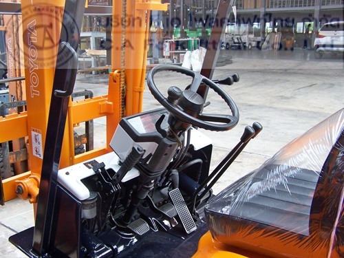 ขายรถ โฟล์คลิฟท์ TOYOTA รุ่น 5FD15