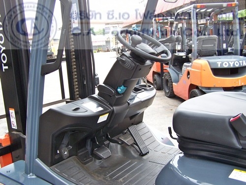 ขายรถ โฟล์คลิฟท์ TOYOTA รุ่น 8FDL30 (รถใหม่ปี 2015 เดือน3)