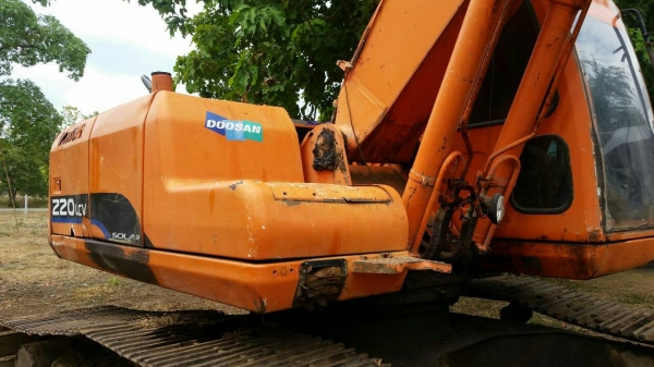 ขายรถแบคโฮ DOOSAN 220LC-V เอกสารอินวอย ไมล์ 6100 ขม.ราคา 650000