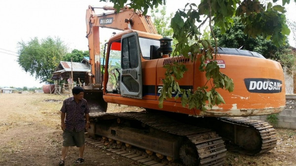 ขายรถแบคโฮ DOOSAN 220LC-V เอกสารอินวอย ไมล์ 6100 ขม.ราคา 650000