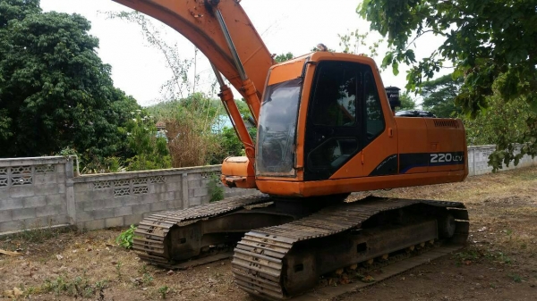 ขายรถแบคโฮ DOOSAN 220LC-V เอกสารอินวอย ไมล์ 6100 ขม.ราคา 650000