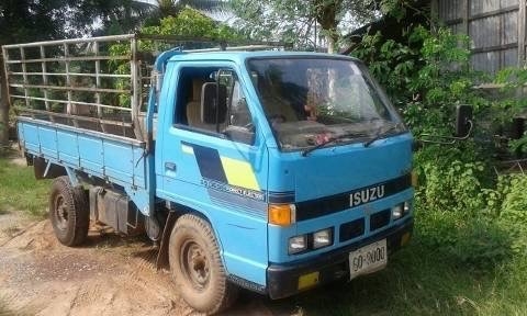 ขาย 4 ล้อ ISUZU ห้างแท้ เครื่อง 4JB1 88 แรงม้าแน่นไม่หลวม คัสซีสวยตลอดเส้น เสริมแหนบพร้อมบรรทุก ยางเต็ม ทะเบียนเต็มพร้อมโอน