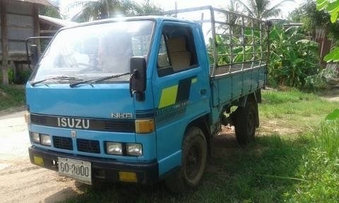 ขาย 4 ล้อ ISUZU ห้างแท้ เครื่อง 4JB1 88 แรงม้าแน่นไม่หลวม คัสซีสวยตลอดเส้น เสริมแหนบพร้อมบรรทุก ยางเต็ม ทะเบียนเต็มพร้อมโอน