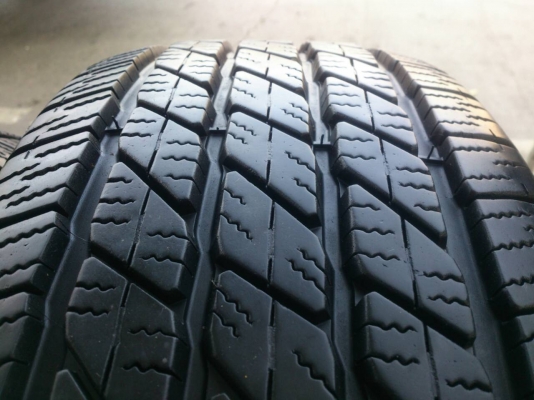 ขายยาง มิชลิน 265/65R17 ยางสัปดาห์ที่30ปี13 ดอกยางหนาสดเท่ากันไม่แตกลายไม่ร้าวไม่กินข้างไม่มีปะสวยมาก จำนวน 1 ชุด