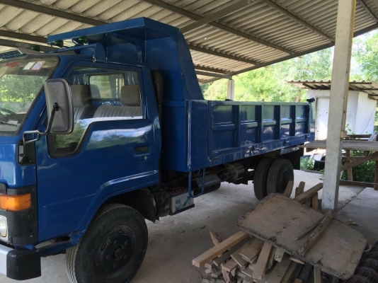 ขายรถชุด 3 คัน รถแบคโฮ VOLVO EC55 รถแทรคเตอร์ KOMATSU D50A-15 รถบรรทุก 6 ล้อดัมพ์ TOYOTA 115 รวม 850000