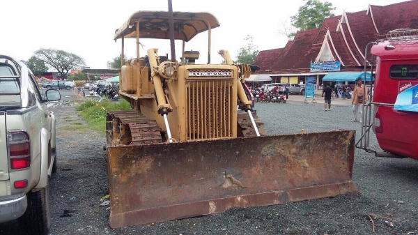 ขายรถชุด 3 คัน รถแบคโฮ VOLVO EC55 รถแทรคเตอร์ KOMATSU D50A-15 รถบรรทุก 6 ล้อดัมพ์ TOYOTA 115 รวม 850000