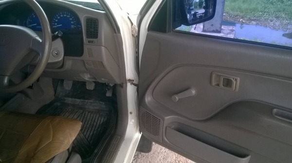 ขาย TOYOTA D4D 2.5 ปี 2004/2547 เครื่องดีมาก คัสซีสวย แอร์เย็น หน้าเดิม สีบาง ทะเบียนพร้อมครับ