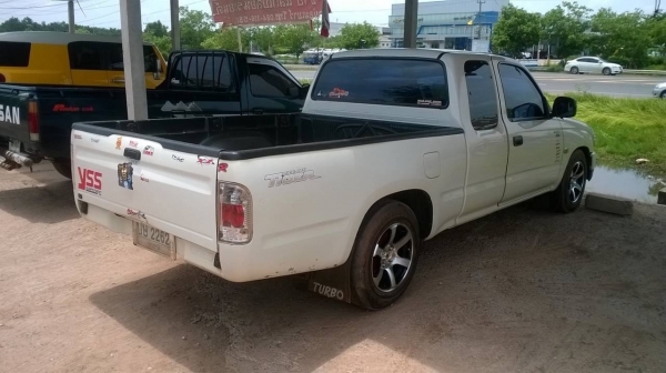 ขาย TOYOTA D4D 2.5 ปี 2004/2547 เครื่องดีมาก คัสซีสวย แอร์เย็น หน้าเดิม สีบาง ทะเบียนพร้อมครับ