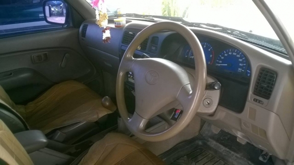 ขาย TOYOTA D4D 2.5 ปี 2004/2547 เครื่องดีมาก คัสซีสวย แอร์เย็น หน้าเดิม สีบาง ทะเบียนพร้อมครับ