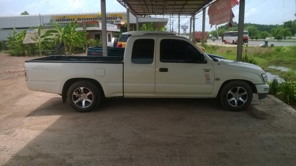 ขาย TOYOTA D4D 2.5 ปี 2004/2547 เครื่องดีมาก คัสซีสวย แอร์เย็น หน้าเดิม สีบาง ทะเบียนพร้อมครับ