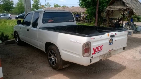 ขาย TOYOTA D4D 2.5 ปี 2004/2547 เครื่องดีมาก คัสซีสวย แอร์เย็น หน้าเดิม สีบาง ทะเบียนพร้อมครับ