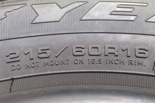 ยางใหม่ Goodyear Duraplus 215 60 16 เส้นล่ะ 2,000 ราคาคุ้มๆ ยางใหม่ Goodyear Duraplus 215 60 16 เส้นล่ะ 2,000 ราคาคุ้มๆ