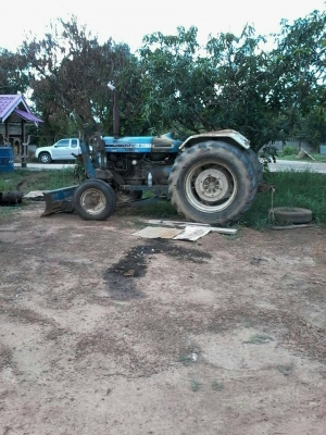 ขายรถไถ FORD 6610 เสื้อลายแท้ สภาพพร้อมใช้ ติดต่อได้ที่คุณ อ๊อฟ พิจิตร 086-737-9991