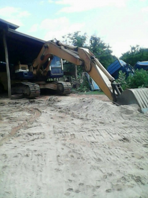 ขาย KOMATSU PC200-5 สภาพสวยพร้อมใช้ เอกสารเล่มทะเบียน ราคาต่อรองได้ ติดต่อได้ที่คุณ อ๊อฟ พิจิตร 086-737-9991