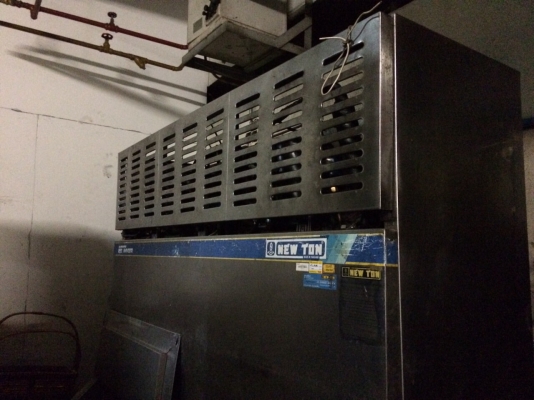 เครื่องทำน้ำแข็ง 6หัวสภาพสวยขายถูก