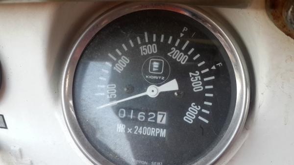 ขายด่วน รถพ่นยา แบบนั่งขับ ขนาด 1,000 ลิตร