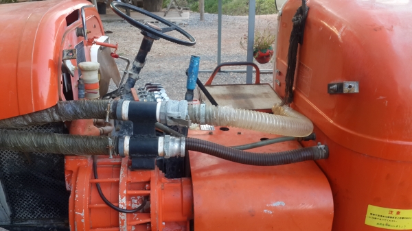 ขายด่วน รถพ่นยา แบบนั่งขับ ขนาด 1,000 ลิตร