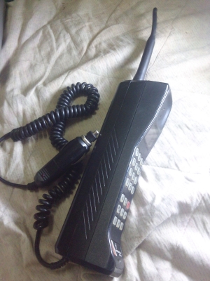 มือถือ โมโต รุ่นกระติกน้ำ