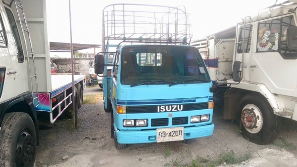 6ล้อ NKR 110 แรง ยาว 4.30 รถสภาพดี คัสซีสวยครับ ภายในเดิมๆ เครื่องดี