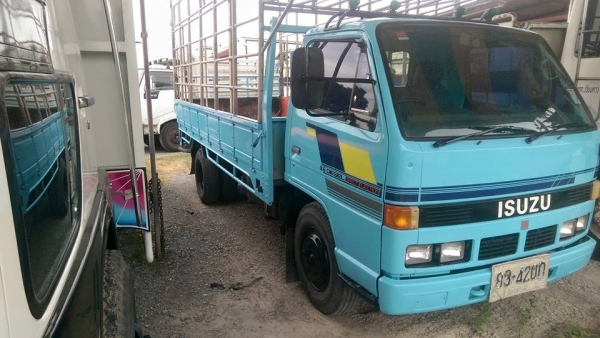 6ล้อ NKR 110 แรง ยาว 4.30 รถสภาพดี คัสซีสวยครับ ภายในเดิมๆ เครื่องดี