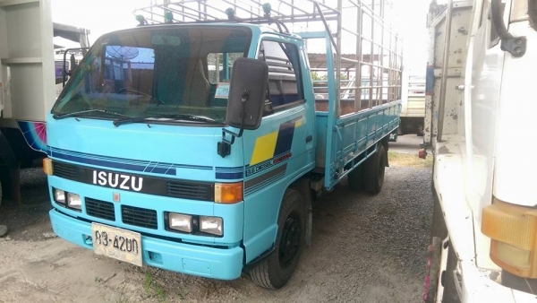 6ล้อ NKR 110 แรง ยาว 4.30 รถสภาพดี คัสซีสวยครับ ภายในเดิมๆ เครื่องดี