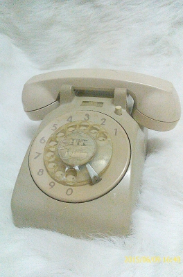โทรศัพท์หมุน ITT 1975 สีครีม
