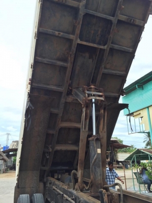 รถ 10 ล้อดั้ม 270 แรง สภาพสวยเดิมๆ ห้างแท้ สาดสีกระบะดั้ม สวยปี 2548