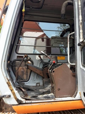 รถแบคโฮ HITACHI EX200-1 ราคา 650,000 บาท.