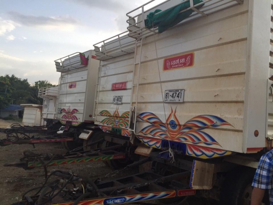 22 ล้อ แม่-ลูก 380 แรง ปี 2554 ยางสวย ไมล์แค่ 1.5 แสน รถมี 3 ชุดเลือกได้